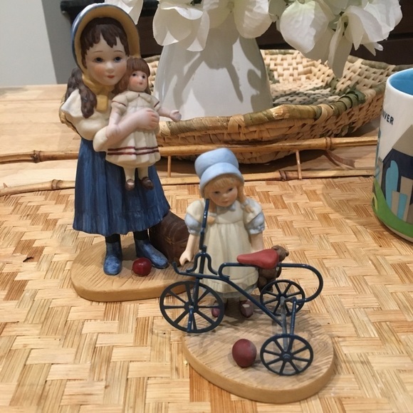 🎈🎈🎈JAN HAGARA figurine trike it metal tricycle Lisa and the jumeau doll - Picture 1 of 6